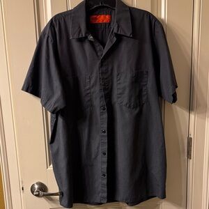 Men's Short-Sleeve Button-Up Shirt in Dark Gray